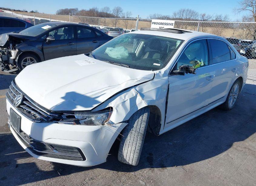 Photo 2 of 2016 Volkswagen Passat 1.8T SE (VIN 1VWBT7A33GC033288)