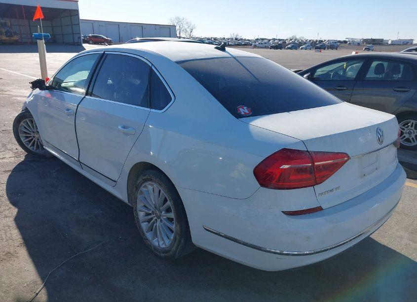 Photo 3 of 2016 Volkswagen Passat 1.8T SE (VIN 1VWBT7A33GC033288)