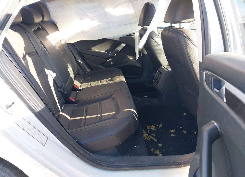 Photo 8 of 2016 Volkswagen Passat 1.8T SE (VIN 1VWBT7A33GC033288)