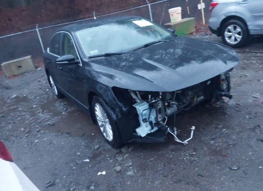 2016 Volkswagen Passat 1.8T SE (VIN 1VWBT7A33GC052231) main photo