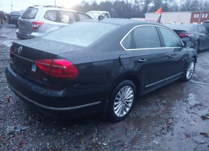 Photo 4 of 2016 Volkswagen Passat 1.8T SE (VIN 1VWBT7A33GC052231)