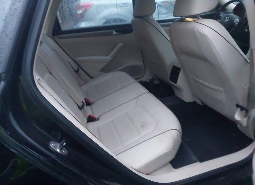 Photo 8 of 2016 Volkswagen Passat 1.8T SE (VIN 1VWBT7A33GC052231)