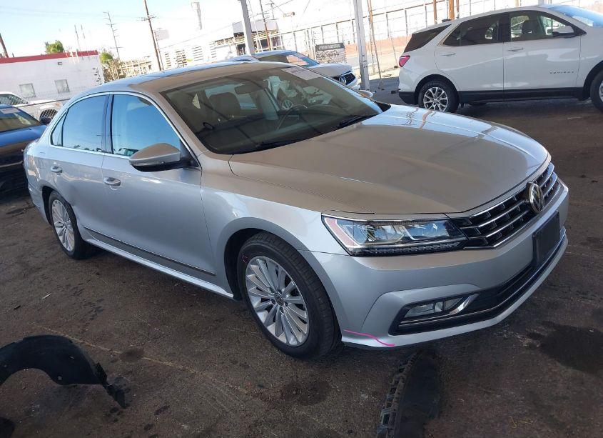 2016 Volkswagen Passat 1.8T SE (VIN 1VWBT7A33GC057607) main photo