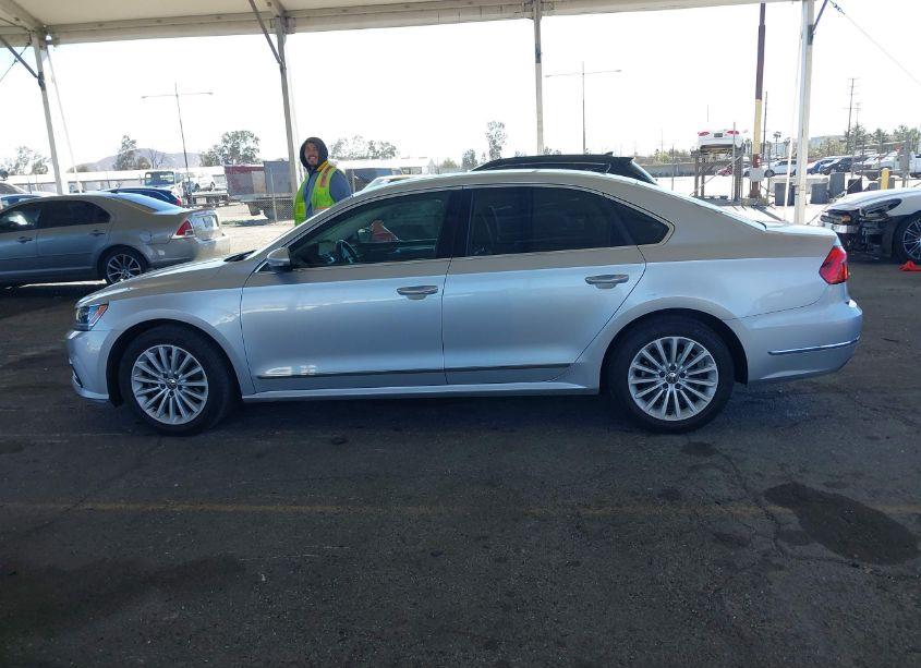 Photo 14 of 2016 Volkswagen Passat 1.8T SE (VIN 1VWBT7A33GC057607)