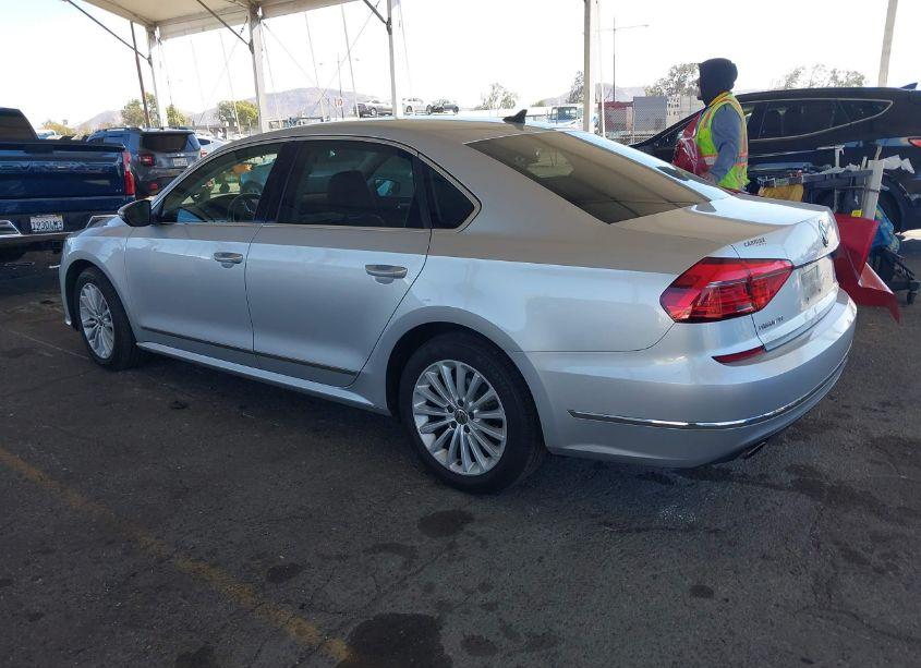 Photo 3 of 2016 Volkswagen Passat 1.8T SE (VIN 1VWBT7A33GC057607)