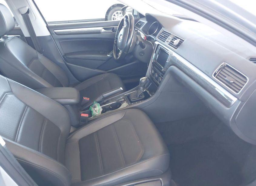 Photo 5 of 2016 Volkswagen Passat 1.8T SE (VIN 1VWBT7A33GC057607)