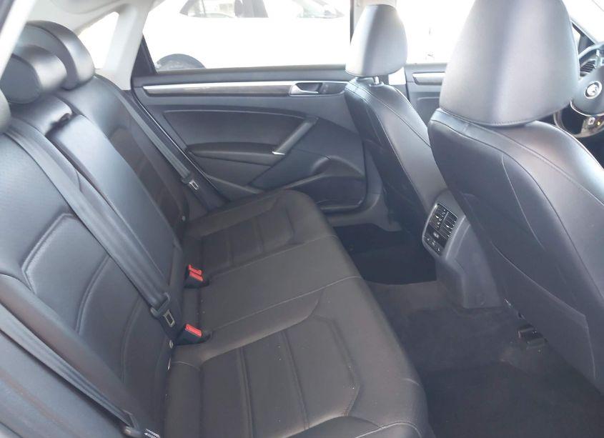 Photo 8 of 2016 Volkswagen Passat 1.8T SE (VIN 1VWBT7A33GC057607)