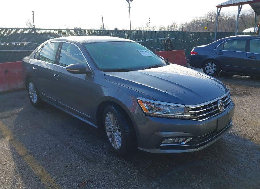 2016 Volkswagen Passat 1.8T SE (VIN 1VWBT7A33GC058515) main photo