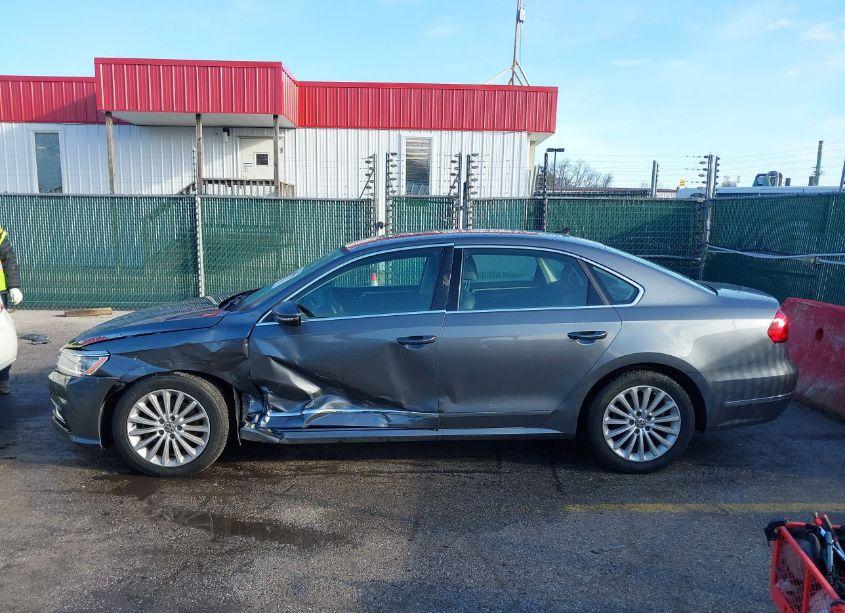 Photo 14 of 2016 Volkswagen Passat 1.8T SE (VIN 1VWBT7A33GC058515)