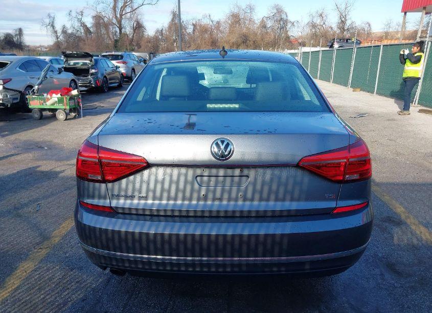 Photo 16 of 2016 Volkswagen Passat 1.8T SE (VIN 1VWBT7A33GC058515)