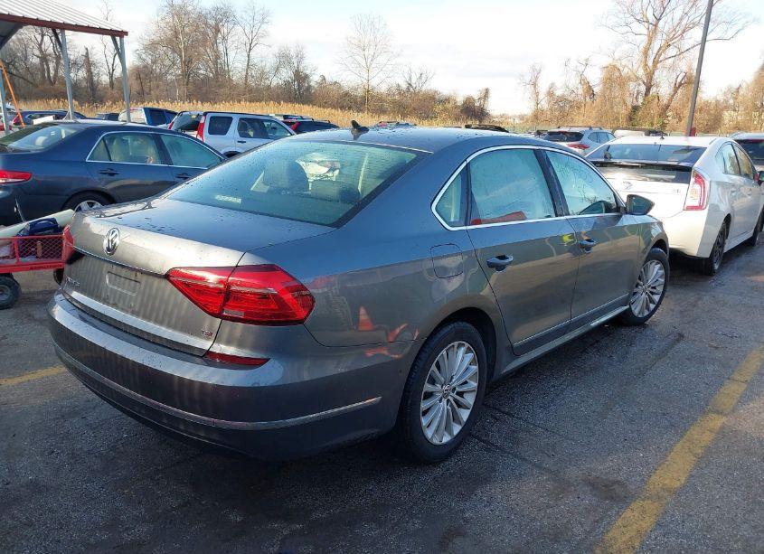 Photo 4 of 2016 Volkswagen Passat 1.8T SE (VIN 1VWBT7A33GC058515)