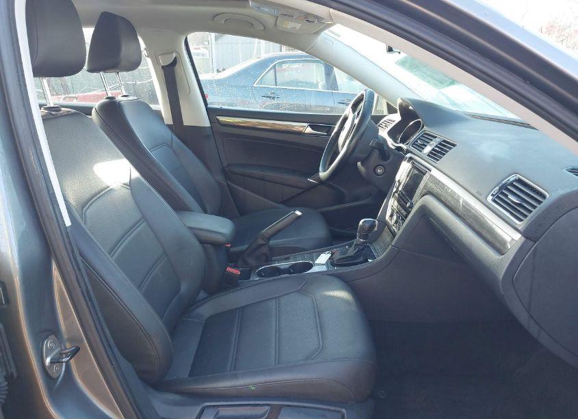 Photo 5 of 2016 Volkswagen Passat 1.8T SE (VIN 1VWBT7A33GC058515)