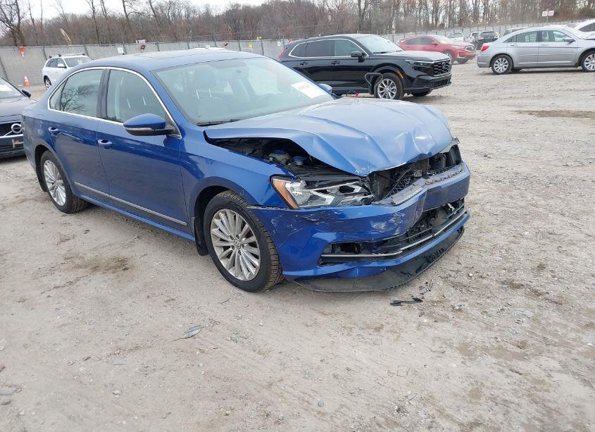 2016 Volkswagen Passat 1.8T SE (VIN 1VWBT7A33GC064170) main photo