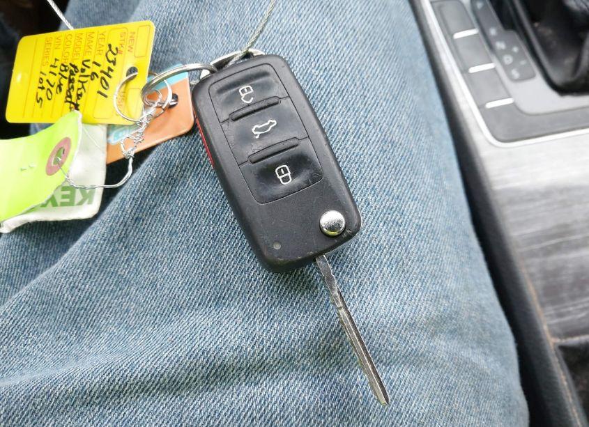 Photo 11 of 2016 Volkswagen Passat 1.8T SE (VIN 1VWBT7A33GC064170)