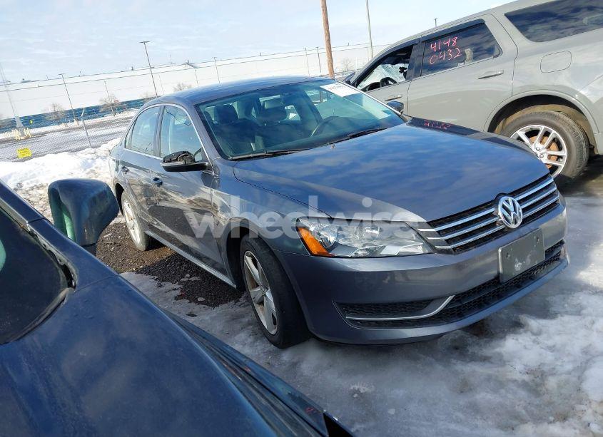 2014 Volkswagen Passat 1.8T SE (VIN 1VWBT7A34EC058651) main photo