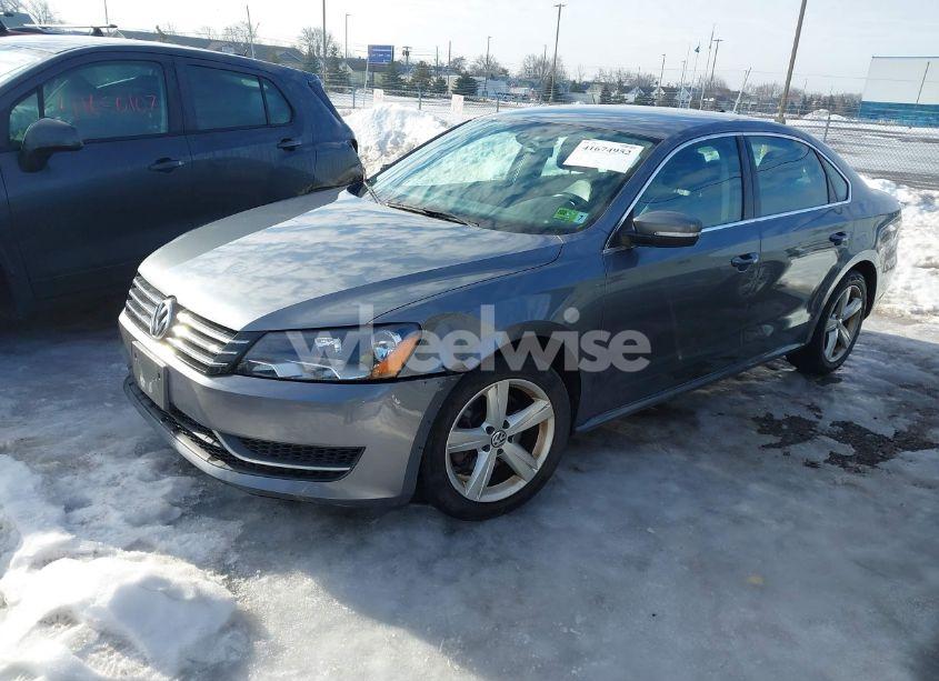 Photo 2 of 2014 Volkswagen Passat 1.8T SE (VIN 1VWBT7A34EC058651)