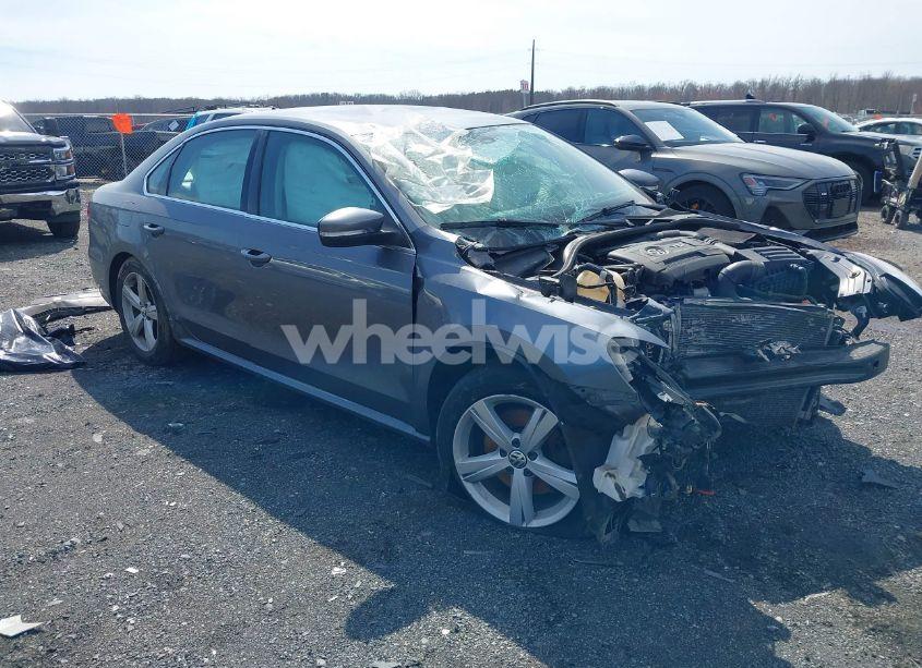 2014 Volkswagen Passat 1.8T SE (VIN 1VWBT7A34EC072615) main photo