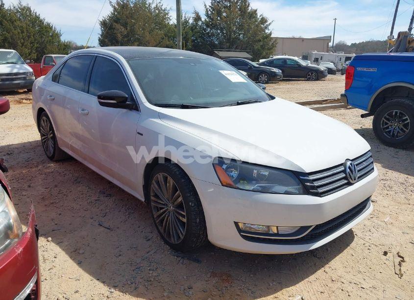 2014 Volkswagen Passat 1.8T SPORT (VIN 1VWBT7A34EC097532) main photo