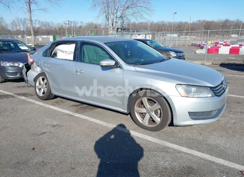 2014 Volkswagen Passat 1.8T SE (VIN 1VWBT7A34EC103510) main photo