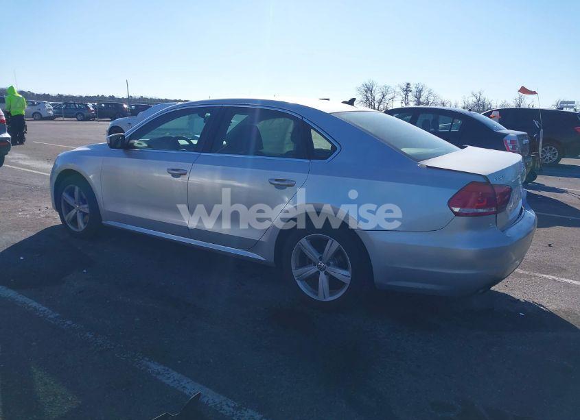 Photo 3 of 2014 Volkswagen Passat 1.8T SE (VIN 1VWBT7A34EC103510)