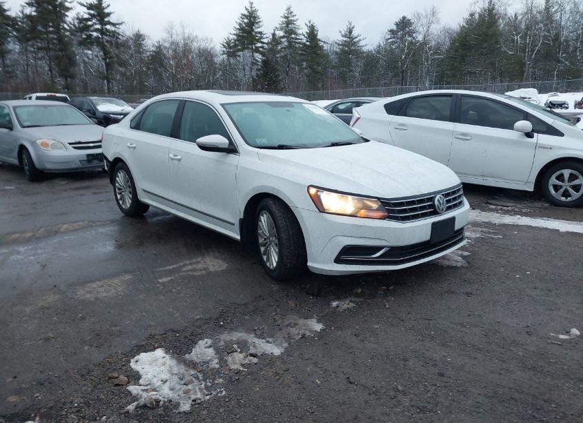 2016 Volkswagen Passat 1.8T SE (VIN 1VWBT7A34GC044087) main photo