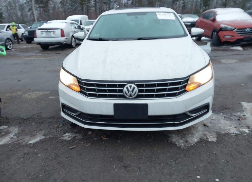 Photo 13 of 2016 Volkswagen Passat 1.8T SE (VIN 1VWBT7A34GC044087)