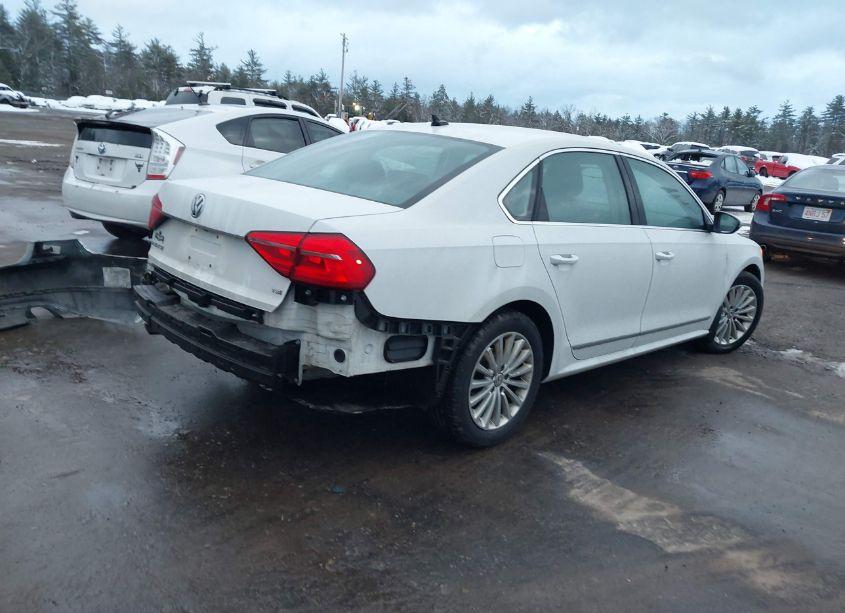 Photo 4 of 2016 Volkswagen Passat 1.8T SE (VIN 1VWBT7A34GC044087)