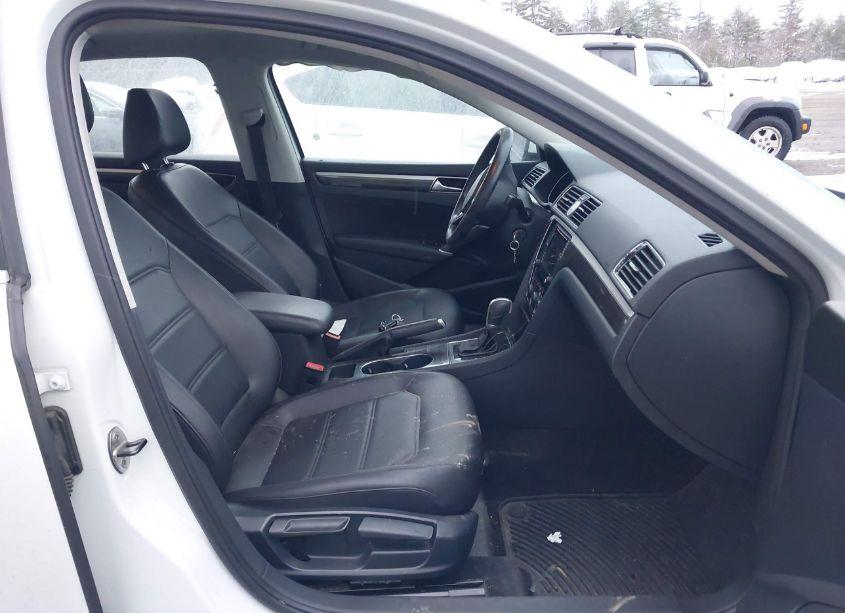 Photo 5 of 2016 Volkswagen Passat 1.8T SE (VIN 1VWBT7A34GC044087)