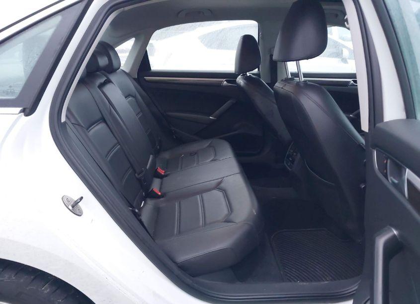 Photo 8 of 2016 Volkswagen Passat 1.8T SE (VIN 1VWBT7A34GC044087)