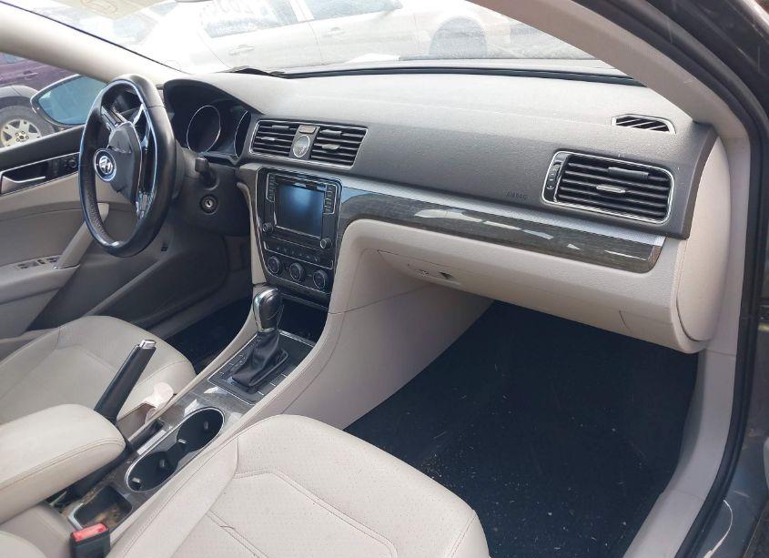 Photo 5 of 2016 Volkswagen Passat 1.8T SE (VIN 1VWBT7A34GC061262)