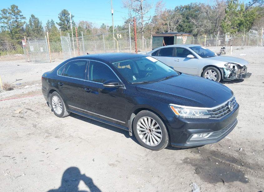 2017 Volkswagen Passat 1.8T SE (VIN 1VWBT7A34HC023628) main photo