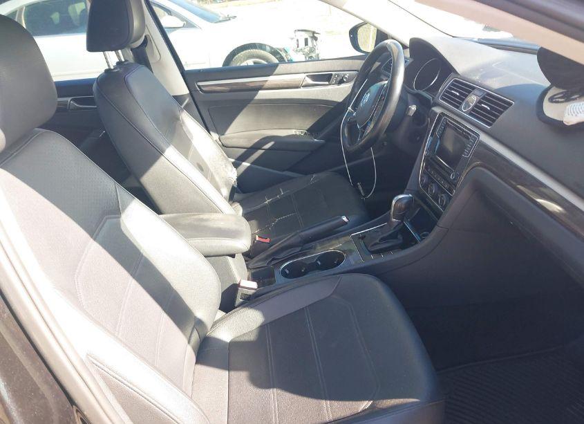 Photo 5 of 2017 Volkswagen Passat 1.8T SE (VIN 1VWBT7A34HC023628)