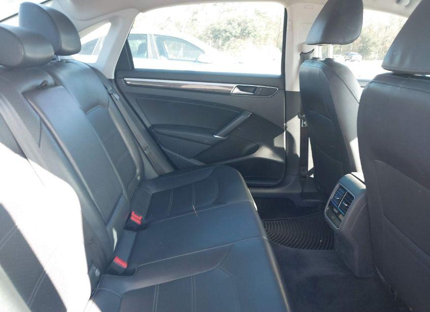 Photo 8 of 2017 Volkswagen Passat 1.8T SE (VIN 1VWBT7A34HC023628)