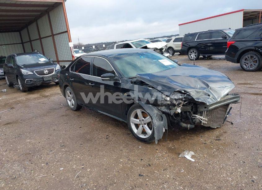 2014 Volkswagen Passat 1.8T SE (VIN 1VWBT7A35EC040417) main photo