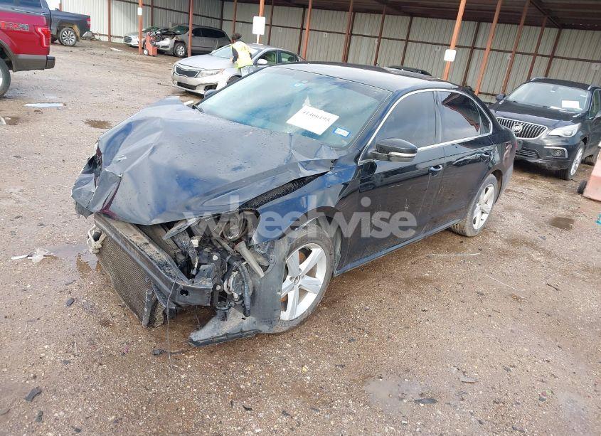 Photo 2 of 2014 Volkswagen Passat 1.8T SE (VIN 1VWBT7A35EC040417)