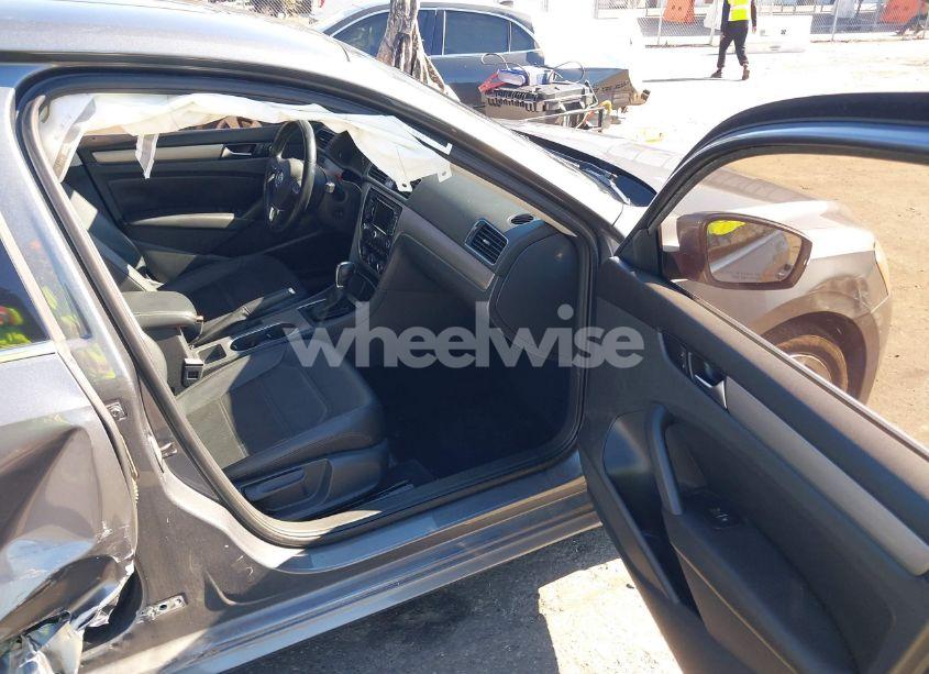 Photo 5 of 2014 Volkswagen Passat 1.8T SE (VIN 1VWBT7A35EC050011)