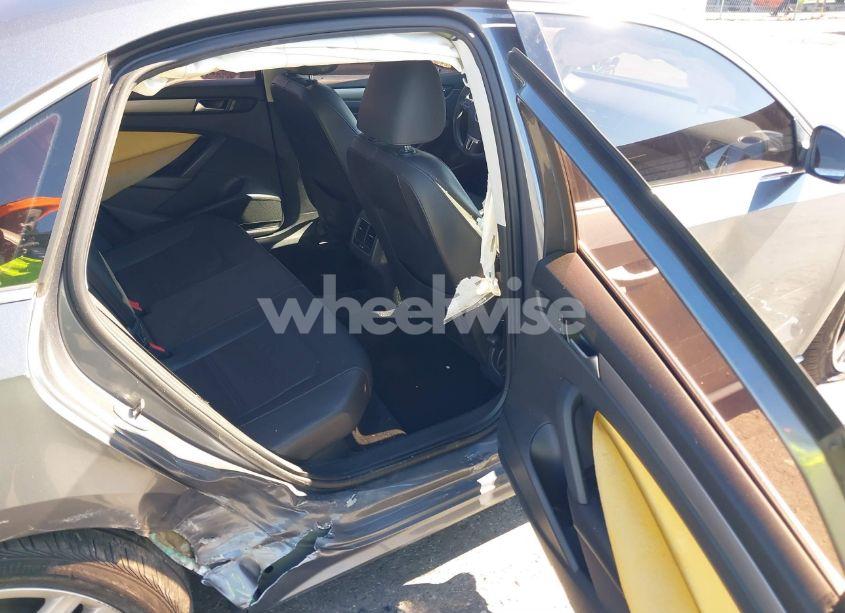 Photo 8 of 2014 Volkswagen Passat 1.8T SE (VIN 1VWBT7A35EC050011)