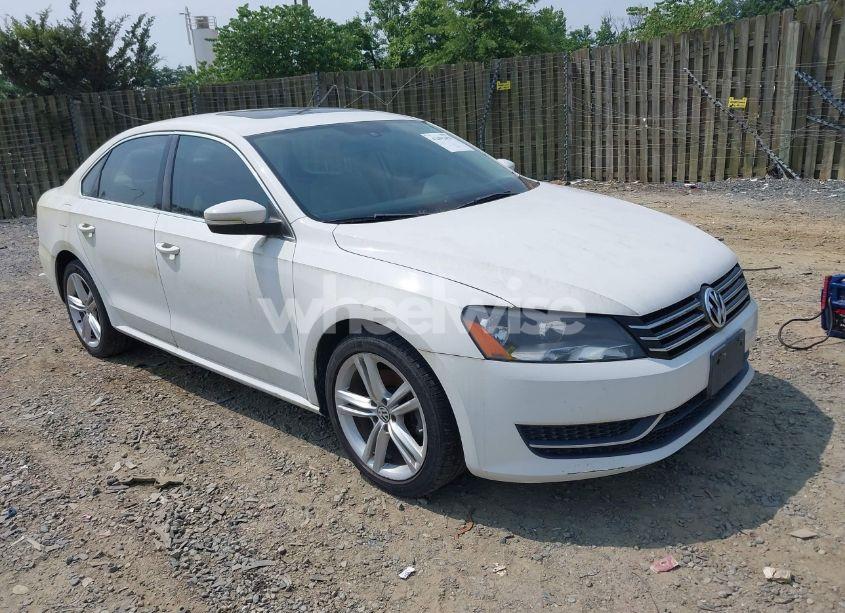 2014 Volkswagen Passat 1.8T SE (VIN 1VWBT7A35EC057749) main photo
