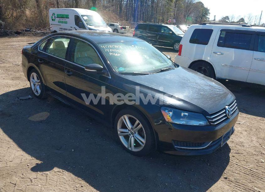 2014 Volkswagen Passat 1.8T SE (VIN 1VWBT7A35EC096082) main photo