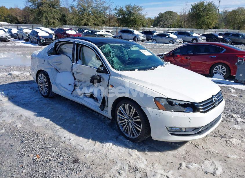 2014 Volkswagen Passat 1.8T SPORT (VIN 1VWBT7A35EC096230) main photo