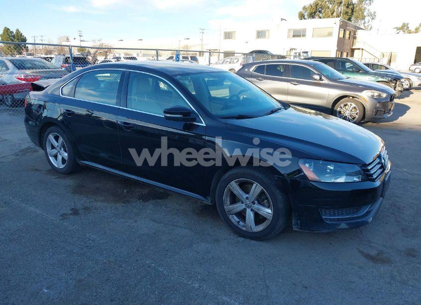 2015 Volkswagen Passat 1.8T SE (VIN 1VWBT7A35FC005796) main photo