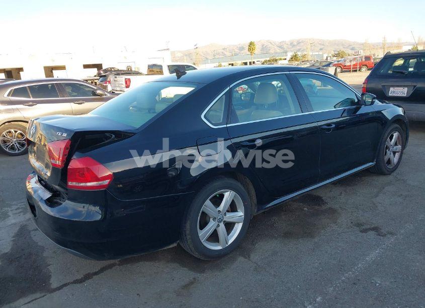Photo 4 of 2015 Volkswagen Passat 1.8T SE (VIN 1VWBT7A35FC005796)