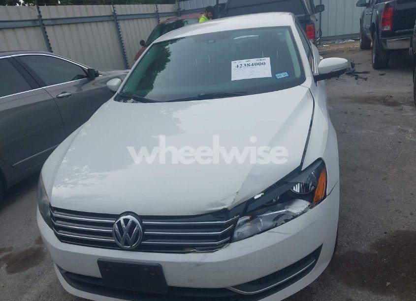 Photo 12 of 2015 Volkswagen Passat 1.8T SE (VIN 1VWBT7A35FC078330)