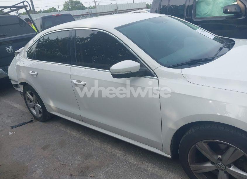 Photo 13 of 2015 Volkswagen Passat 1.8T SE (VIN 1VWBT7A35FC078330)