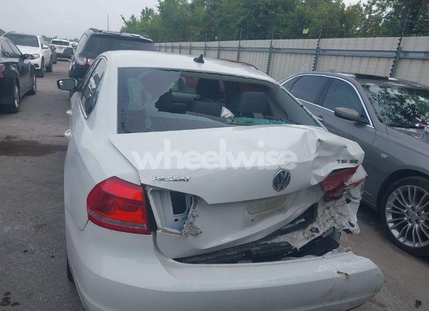 Photo 16 of 2015 Volkswagen Passat 1.8T SE (VIN 1VWBT7A35FC078330)