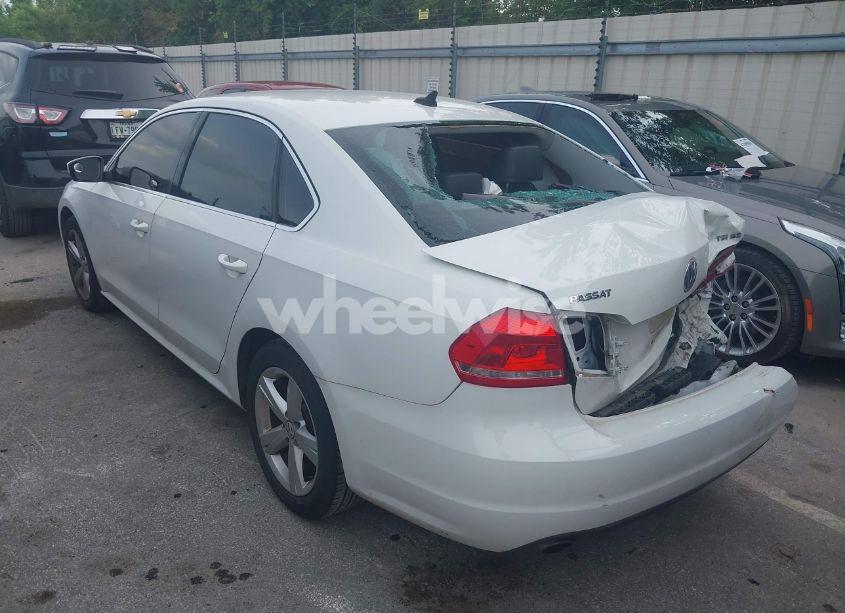 Photo 3 of 2015 Volkswagen Passat 1.8T SE (VIN 1VWBT7A35FC078330)