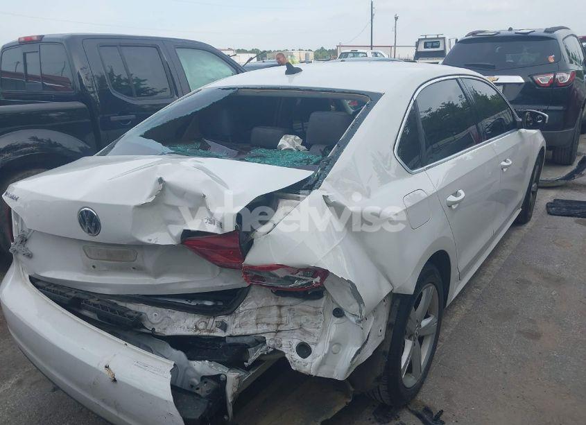 Photo 4 of 2015 Volkswagen Passat 1.8T SE (VIN 1VWBT7A35FC078330)