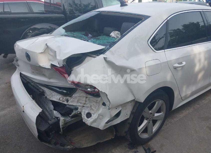 Photo 6 of 2015 Volkswagen Passat 1.8T SE (VIN 1VWBT7A35FC078330)