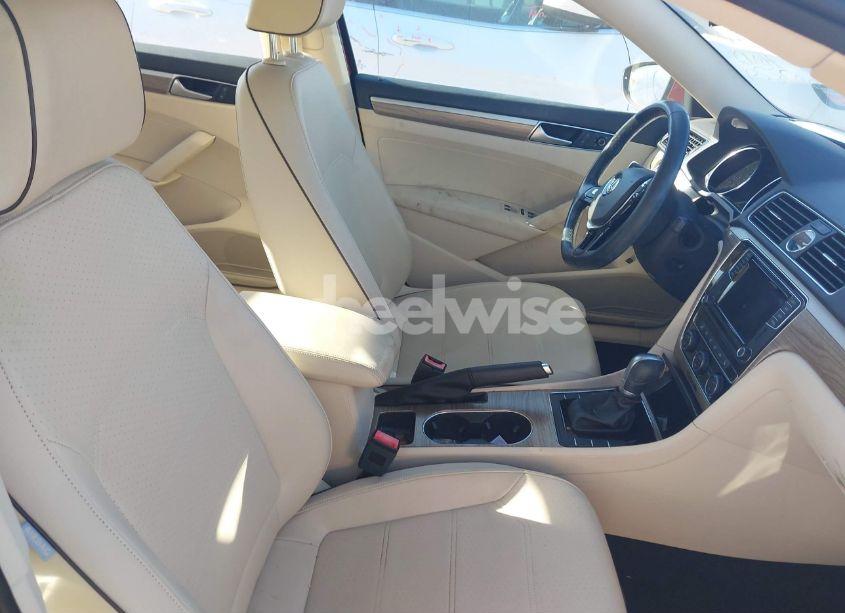 Photo 5 of 2016 Volkswagen Passat 1.8T SE (VIN 1VWBT7A35GC007839)