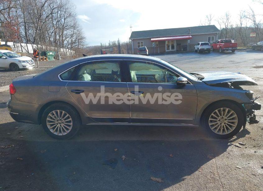 Photo 13 of 2016 Volkswagen Passat 1.8T SE (VIN 1VWBT7A35GC010918)